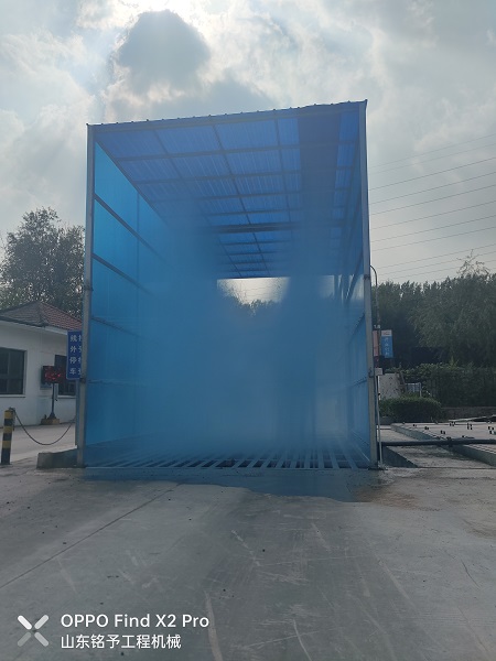 山西省煤礦專用龍門(mén)封閉式洗車(chē)機(jī)